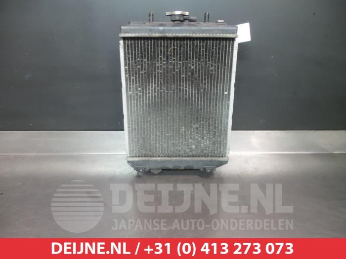 Usagé Radiateur Daihatsu Cuore (L251/271/276) 1.0 12V Prix € 50,00 Règlement à la marge proposé par V.Deijne Jap.Auto-onderdelen BV