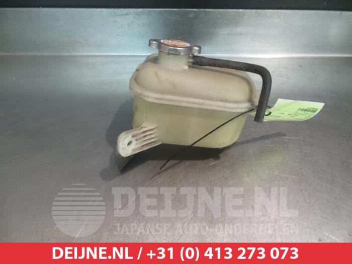 Expansion vessel from a Kia Cee'd Sporty Wagon (EDF) 1.6 CRDi 115 16V 2008
