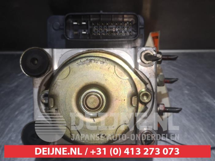 Używane Pompa ABS Suzuki Grand Vitara I (FT/GT/HT) 2.0 TDi 16V Cena € 50,00 Procedura marży oferowane przez V.Deijne Jap.Auto-onderdelen BV