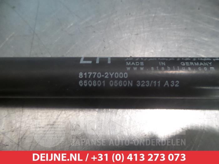 Amortyzator gazowy lewy tyl z Hyundai iX35 (LM) 1.6 GDI 16V 2012