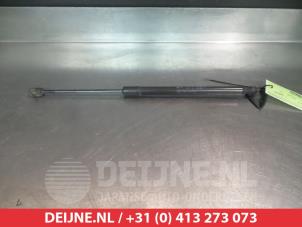 Used Rear gas strut, left Hyundai iX35 (LM) 1.6 GDI 16V Price on request offered by V.Deijne Jap.Auto-onderdelen BV