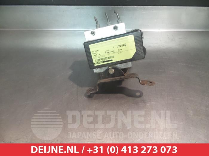 Używane Pompa ABS Toyota Land Cruiser 90 (J9) 3.0 D-4D 16V Cena € 150,00 Procedura marży oferowane przez V.Deijne Jap.Auto-onderdelen BV