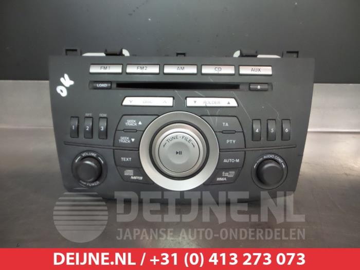 Używane Radio Mazda 3 Sport (BL14/BLA4/BLB4) 1.6 CiTD 16V Cena € 100,00 Procedura marży oferowane przez V.Deijne Jap.Auto-onderdelen BV