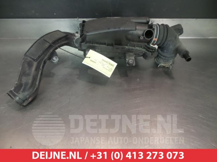 Begagnade Luftfilterhus Toyota Yaris II (P9) 1.33 16V Dual VVT-I Pris € 50,00 Marginaltabell erbjuds av V.Deijne Jap.Auto-onderdelen BV