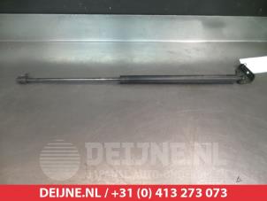 Used Rear gas strut, left Ssang Yong Rodius 2.7 270 Xdi 20V 4x2 Price on request offered by V.Deijne Jap.Auto-onderdelen BV