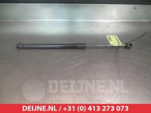 Used Rear gas strut, right Hyundai iX35 (LM) 1.6 GDI 16V Price on request offered by V.Deijne Jap.Auto-onderdelen BV
