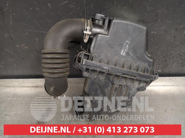 Begagnade Luftfilterhus Toyota Yaris III (P13) 1.0 12V VVT-i Pris € 50,00 Marginaltabell erbjuds av V.Deijne Jap.Auto-onderdelen BV