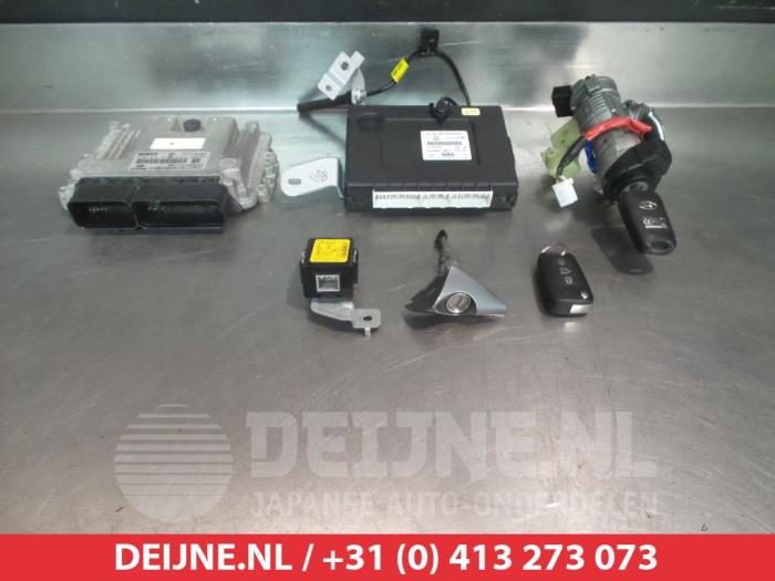 Used Engine management computer Hyundai i30 (GDHB5) 1.6 CRDi Blue Drive 16V VGT Price € 150,00 Margin scheme offered by V.Deijne Jap.Auto-onderdelen BV