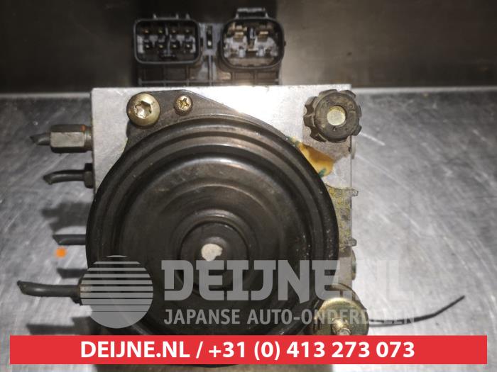 Usagé Pompe ABS Daihatsu Terios (J1) 1.3 16V 4x4 Prix € 25,00 Règlement à la marge proposé par V.Deijne Jap.Auto-onderdelen BV