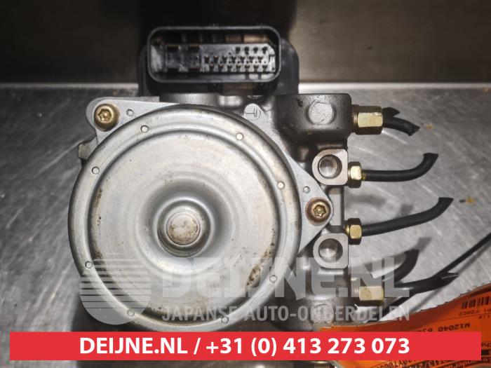 Usagé Pompe ABS Honda S2000 (AP1) 2.0 16V VTEC Prix € 125,00 Règlement à la marge proposé par V.Deijne Jap.Auto-onderdelen BV