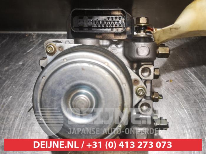 Używane Pompa ABS Honda S2000 (AP1) 2.0 16V VTEC Cena € 150,00 Procedura marży oferowane przez V.Deijne Jap.Auto-onderdelen BV