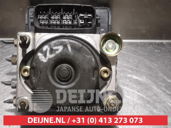 Begagnade ABS-pump Daihatsu Cuore (L251/271/276) 1.0 12V DVVT Pris € 50,00 Marginaltabell erbjuds av V.Deijne Jap.Auto-onderdelen BV