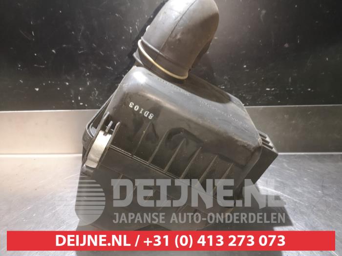 Begagnade Luftfilterhus Daihatsu Sirion/Storia (M1) 1.0 12V Pris € 35,00 Marginaltabell erbjuds av V.Deijne Jap.Auto-onderdelen BV