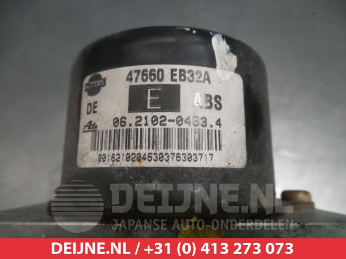 ABS Pumpe van een Nissan Navara (D40) 2.5 dCi 16V 4x4 2006