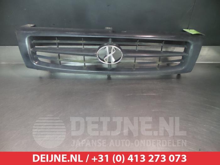 Używane Grill Hyundai Galloper II 2.5 TC Cena € 25,00 Procedura marży oferowane przez V.Deijne Jap.Auto-onderdelen BV
