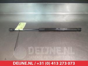 Used Rear gas strut, left Hyundai iX35 (LM) Price on request offered by V.Deijne Jap.Auto-onderdelen BV