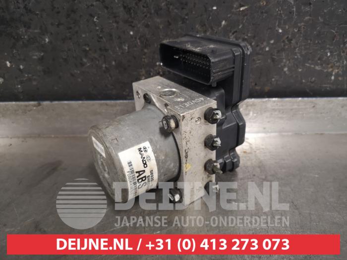 Used ABS pump Kia Rio II (DE) 1.5 CRDi VGT 16V Price € 50,00 Margin scheme offered by V.Deijne Jap.Auto-onderdelen BV