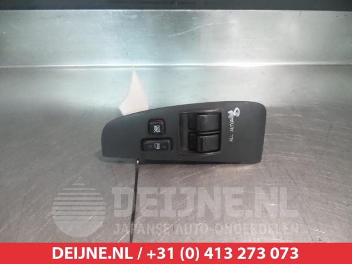Usados Interruptor combinado de ventanillas Toyota Avensis (T25/B1B) 2.0 16V D-4D-F Precio € 35,00 Norma de margen ofrecido por V.Deijne Jap.Auto-onderdelen BV