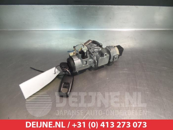 Używane Stacyjka + Kluczyk Mazda Premacy 1.8 16V Cena € 50,00 Procedura marży oferowane przez V.Deijne Jap.Auto-onderdelen BV
