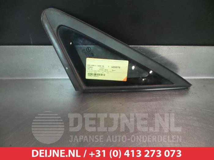Usados Ventanilla triangular derecha detrás Hyundai i30 (GDHB5) 1.6 CRDi 16V VGT Precio € 35,00 Norma de margen ofrecido por V.Deijne Jap.Auto-onderdelen BV