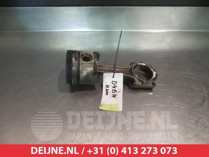 Usados Pistón Hyundai H-1/Starex Travel 2.5 Tci Precio € 50,00 Norma de margen ofrecido por V.Deijne Jap.Auto-onderdelen BV