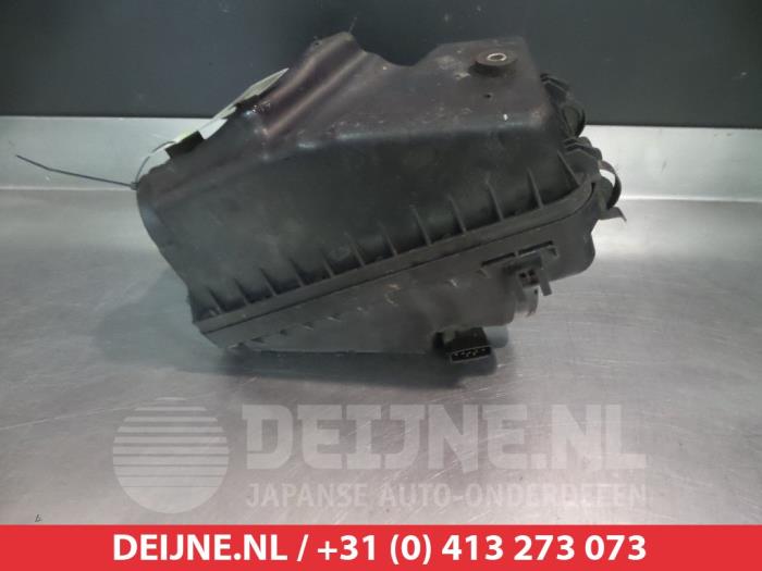 Begagnade Luftfilterhus Toyota Avensis (T25/B1B) 2.0 16V D-4D 115 Pris € 25,00 Marginaltabell erbjuds av V.Deijne Jap.Auto-onderdelen BV