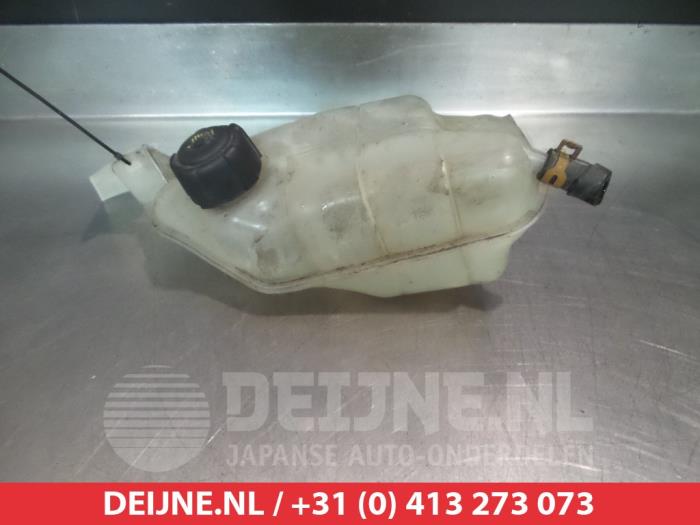 Expansion vessel from a Nissan Primera Wagon (W12) 1.9 dCi 2003
