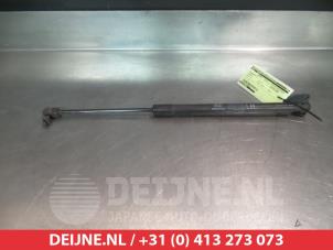 Used Rear gas strut, left Hyundai iX35 (LM) 1.7 CRDi 16V Price on request offered by V.Deijne Jap.Auto-onderdelen BV