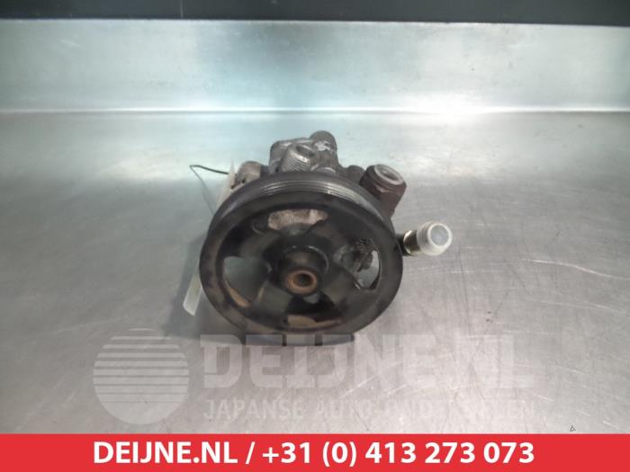 Usagé Pompe de direction Toyota Corolla Verso (R10/11) 2.0 D-4D 16V Prix € 35,00 Règlement à la marge proposé par V.Deijne Jap.Auto-onderdelen BV