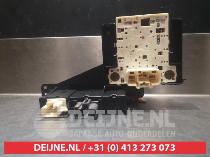 Heater switch from a Toyota Yaris Verso (P2) 1.4 D-4D 2004