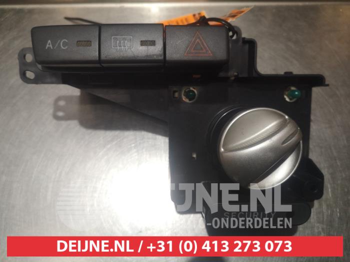 Heater switch from a Toyota Yaris Verso (P2) 1.4 D-4D 2004