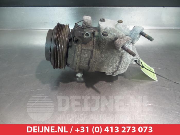 Air conditioning pump from a Kia Carnival/Grand Carnival 3 2.2 CRDi 16V VGT 2011