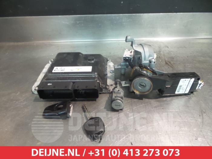 Used Engine management computer Mitsubishi Outlander (CW) 2.2 DI-D 16V Clear Tec 4x4 Price € 200,00 Margin scheme offered by V.Deijne Jap.Auto-onderdelen BV