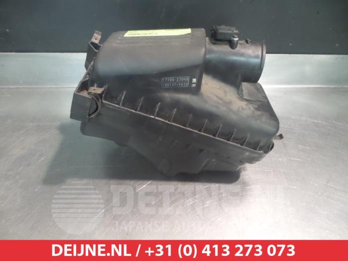 Begagnade Luftfilterhus Toyota Corolla Wagon (E12) 2.0 D-4D 16V 90 Pris € 25,00 Marginaltabell erbjuds av V.Deijne Jap.Auto-onderdelen BV