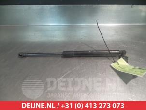 Used Rear gas strut, right Chevrolet Spark 1.0 16V Bifuel Price on request offered by V.Deijne Jap.Auto-onderdelen BV