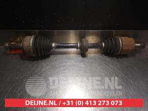 Używane Os napedowa lewy przód Honda CR-V (RD5/6/7/8) 2.0i 16V VTEC Cena € 75,00 Procedura marży oferowane przez V.Deijne Jap.Auto-onderdelen BV