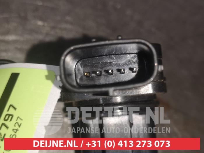 Luftflödesmätare från en Toyota Avensis (T27) 1.8 16V VVT-i 2010