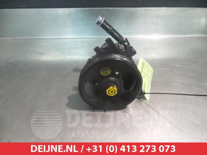 Usagé Pompe de direction Kia Carens II (FJ) 1.6i 16V Prix € 35,00 Règlement à la marge proposé par V.Deijne Jap.Auto-onderdelen BV