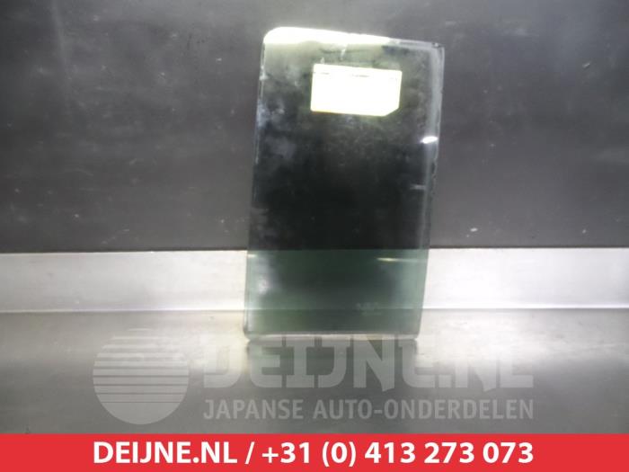 Usados Ventanilla triangular izquierda detrás Mazda 5 (CWA9) 1.6 CITD 16V Precio € 35,00 Norma de margen ofrecido por V.Deijne Jap.Auto-onderdelen BV