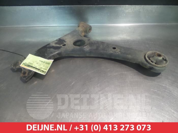 Front lower wishbone, left from a Toyota Corolla Verso (R10/11) 2.0 D-4D 16V 2005