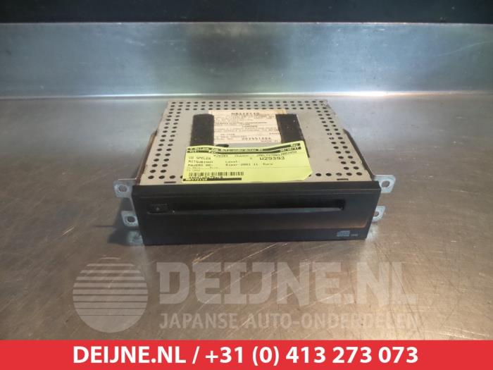 Używane Odtwarzacz CD Mitsubishi Pajero Hardtop (V6/7) 3.2 DI-D 16V Long Cena € 25,00 Procedura marży oferowane przez V.Deijne Jap.Auto-onderdelen BV