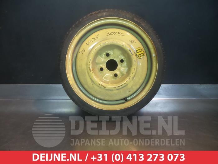Space-saver spare wheel from a Mazda MX-5 (NB18/35/8C) 1.8i 16V 1999
