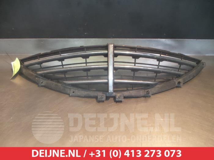 Używane Grill Ssang Yong Actyon 2.0 Xdi 16V Sports Pick-up Cena na żądanie oferowane przez V.Deijne Jap.Auto-onderdelen BV