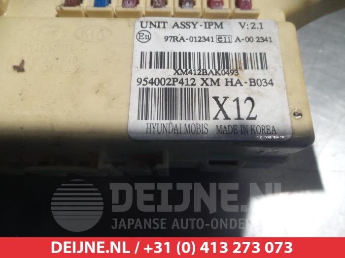 used kia sorento fuse box 954002p412 v deijne jap auto 2012 Kia Sorento Bulbs fuse box from a kia sorento 2012