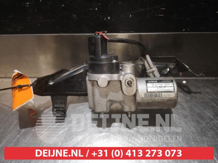 Begagnade EBD-system Toyota Prius (NHW20) 1.5 16V Pris € 20,00 Marginaltabell erbjuds av V.Deijne Jap.Auto-onderdelen BV