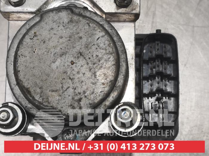 Begagnade ABS-pump Toyota Hilux IV Pris € 75,00 Marginaltabell erbjuds av V.Deijne Jap.Auto-onderdelen BV