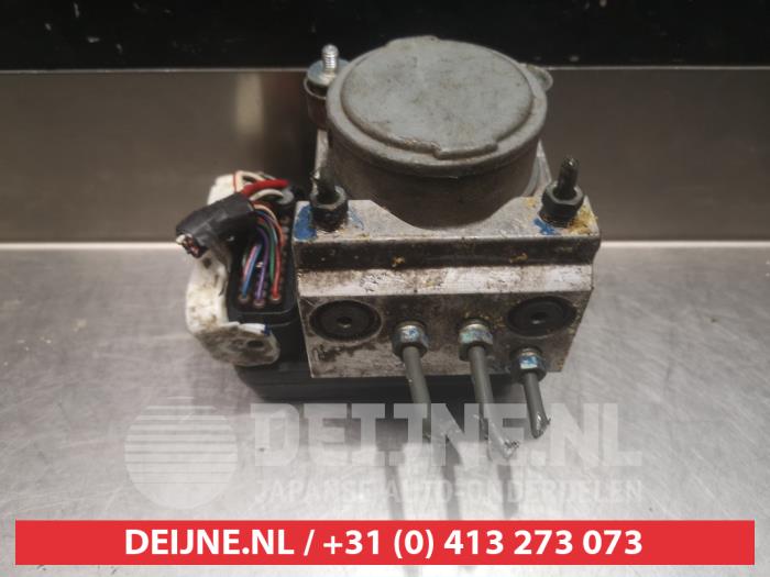 Begagnade ABS-pump Toyota Hilux IV 2.5 D4-D 16V 4x4 Pris € 75,00 Marginaltabell erbjuds av V.Deijne Jap.Auto-onderdelen BV