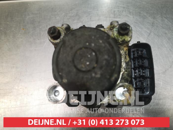Używane Pompa ABS Toyota Previa (R3) 2.4i 16V VVT-i Cena € 25,00 Procedura marży oferowane przez V.Deijne Jap.Auto-onderdelen BV