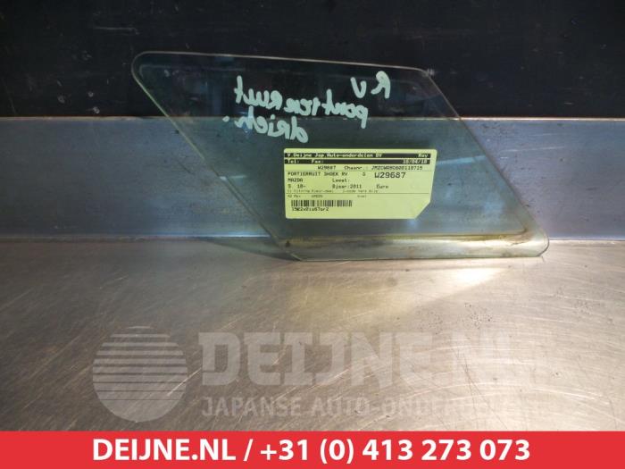 Usados Ventanilla triangular derecha delante Mazda 5 (CWA9) 2.0i 16V Precio € 35,00 Norma de margen ofrecido por V.Deijne Jap.Auto-onderdelen BV