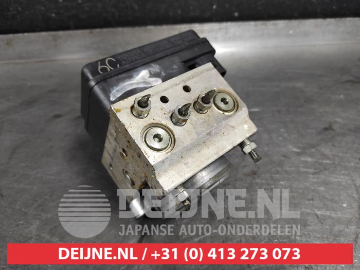 Used ABS pump Toyota Hilux IV 2.5 D4-D 16V 4x4 Price € 150,00 Margin scheme offered by V.Deijne Jap.Auto-onderdelen BV
